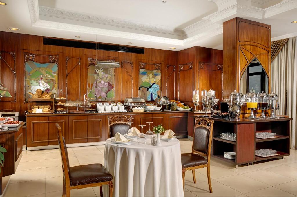 Best Westtern Plus Hotel Konak-3